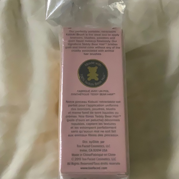 TOO FACED NIB 100% TEDDY BEAR KABUKI BRUSH - Picture 4 of 8